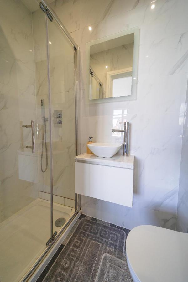 Star London Bell Lane 3-Bed Haven Apartment Hendon Bagian luar foto